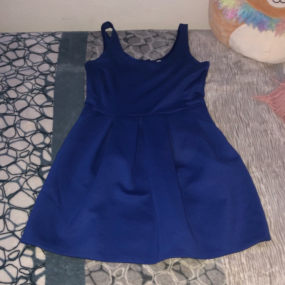 blue dress
